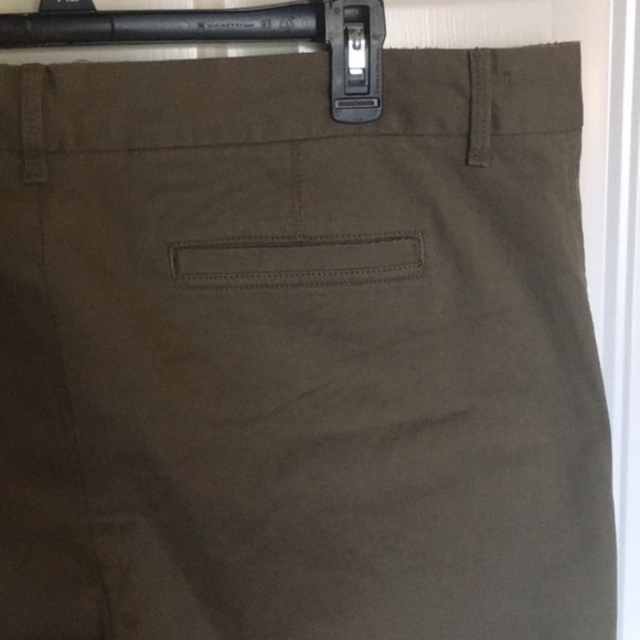 Banana Republic Weekend Chino - Picture 4 of 10